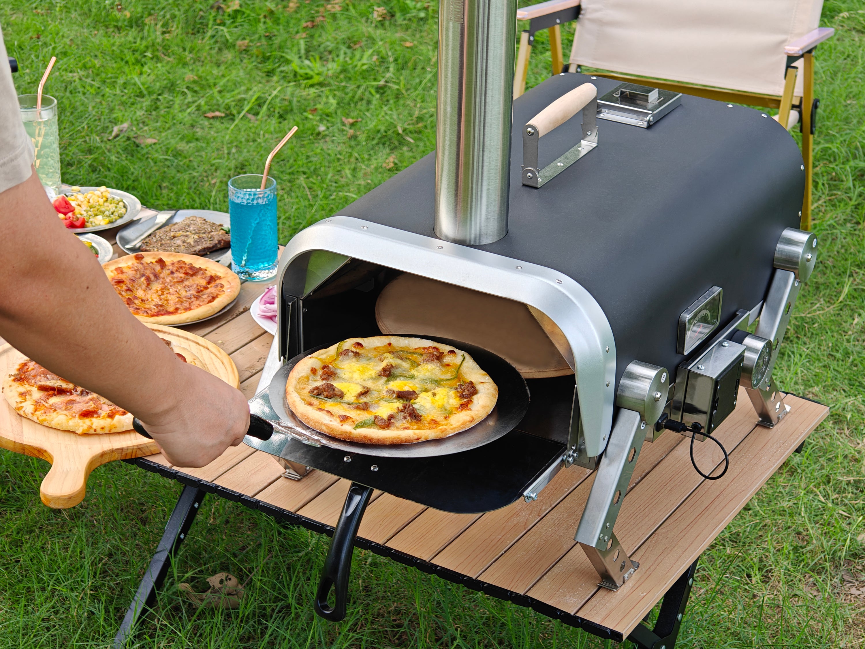 Robot Dog Pizza Oven, the Star Artifact of Backyard Party