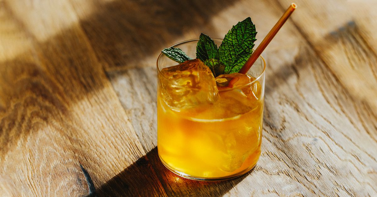 🍯 Honey Basil Whiskey-A Refreshing Home Cocktail