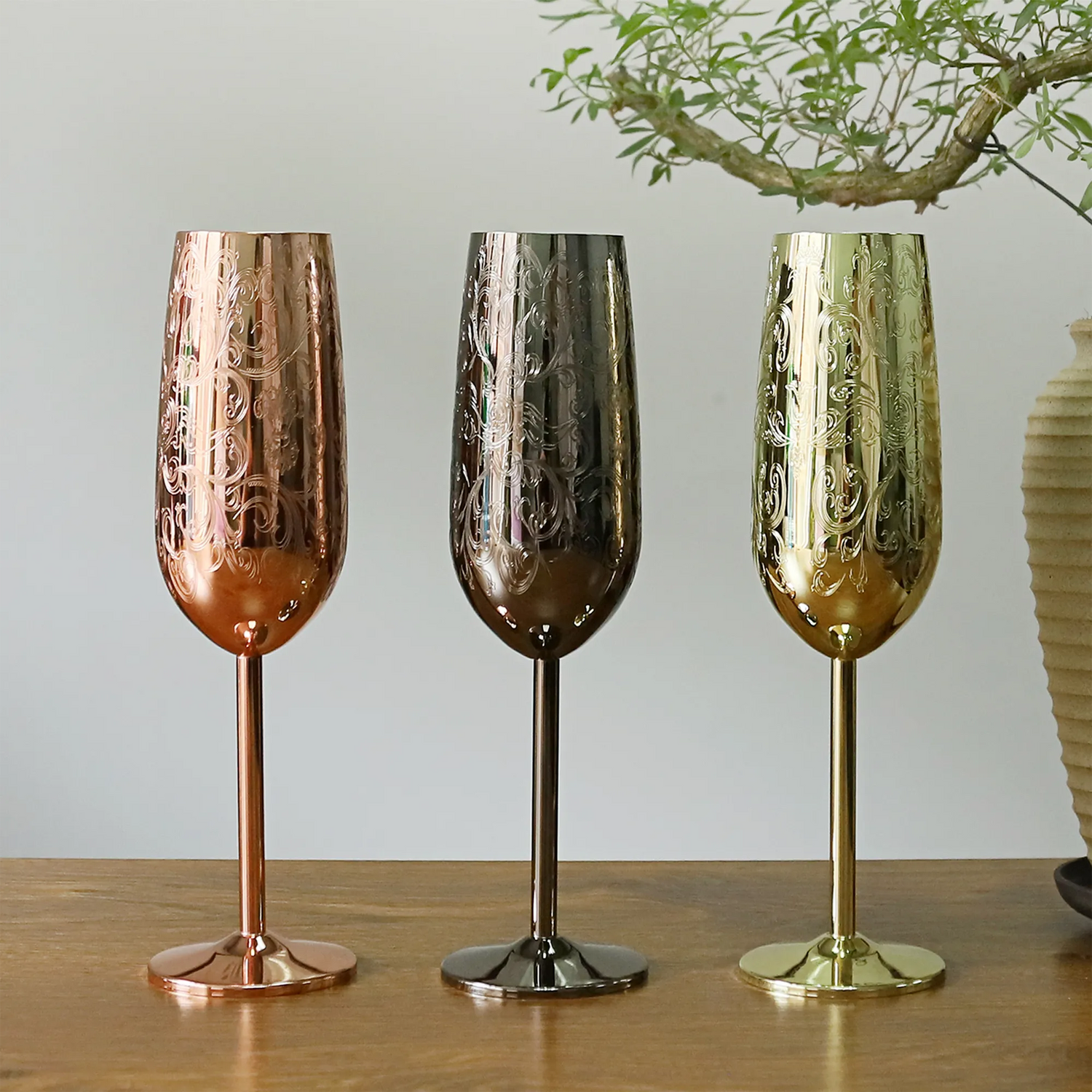 What's the difference between a champagne flute and a champagne glass?